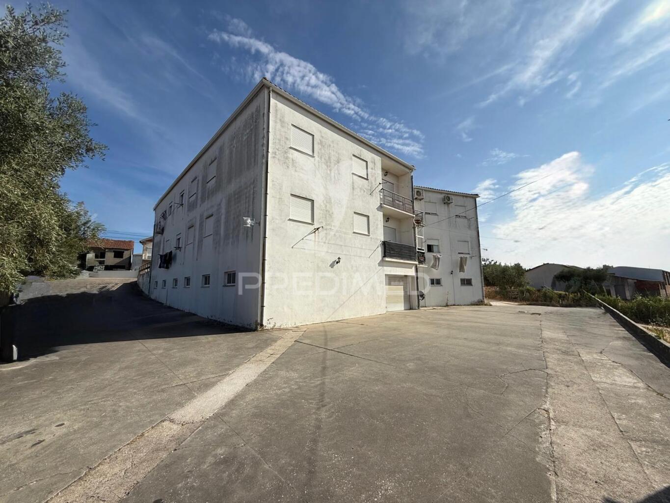 Apartamento t3 renovado com garagem – amiais de cima, santarém