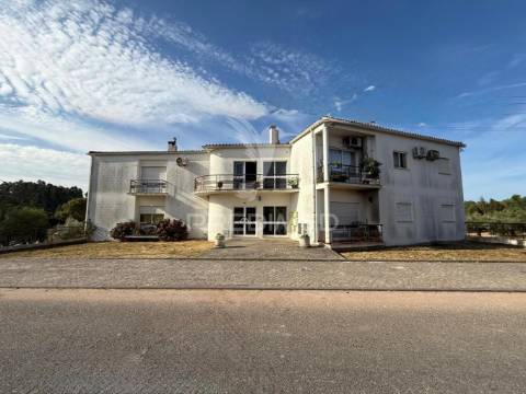 Apartamento t3 renovado com garagem – amiais de cima, santarém