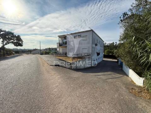 Apartamento t3 renovado com garagem – amiais de cima, santarém