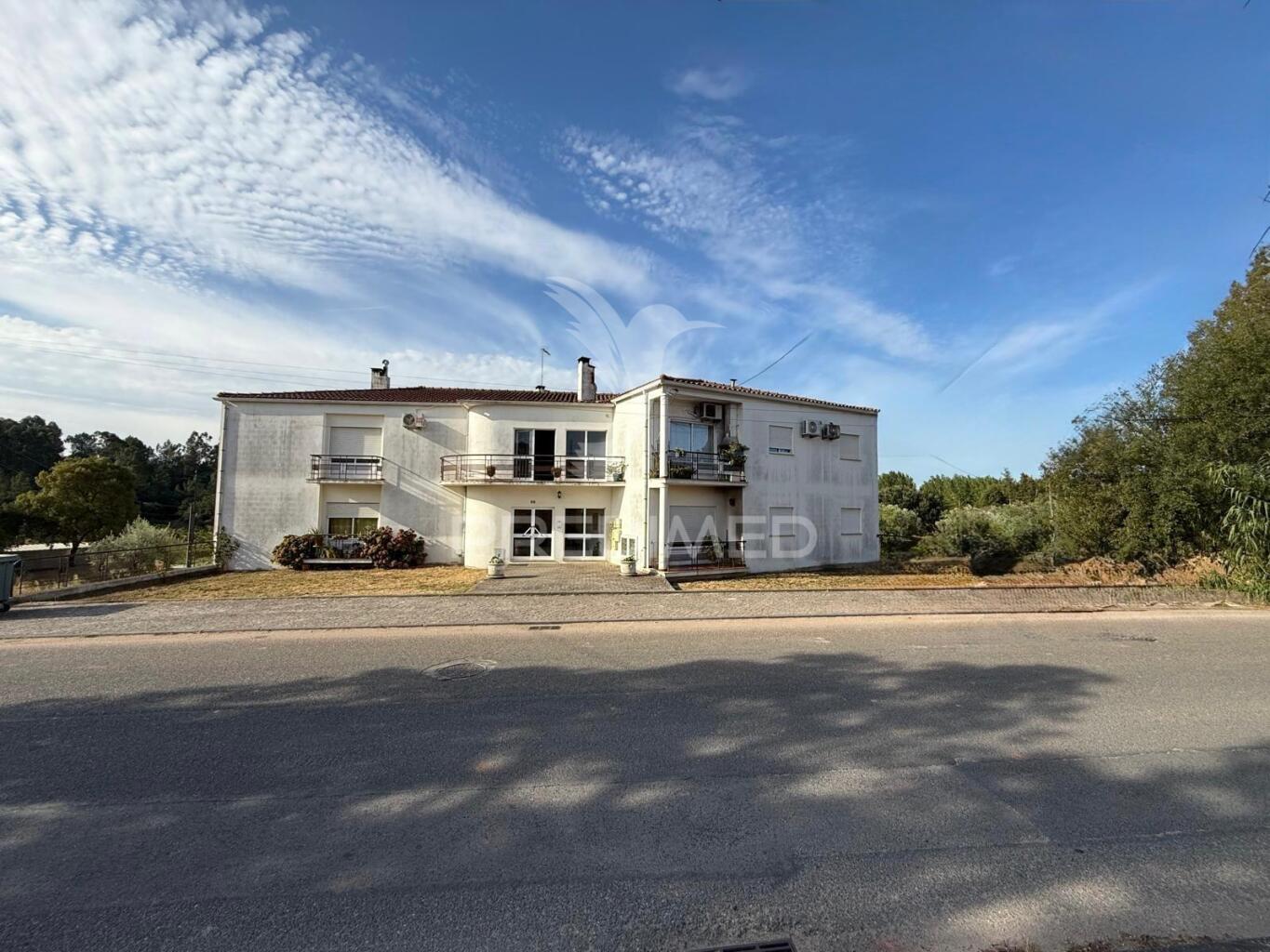 Apartamento t3 renovado com garagem – amiais de cima, santarém