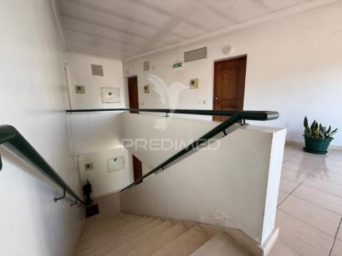 Apartamento t3 renovado com garagem – amiais de cima, santarém