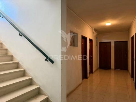 Apartamento t3 renovado com garagem – amiais de cima, santarém