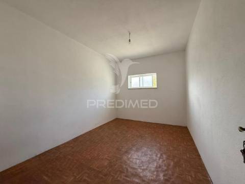 Apartamento t3 renovado com garagem – amiais de cima, santarém