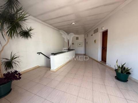 Apartamento t3 renovado com garagem – amiais de cima, santarém