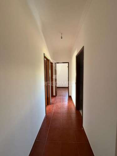 Apartamento t3 renovado com garagem – amiais de cima, santarém