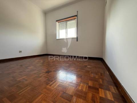 Apartamento t3 renovado com garagem – amiais de cima, santarém