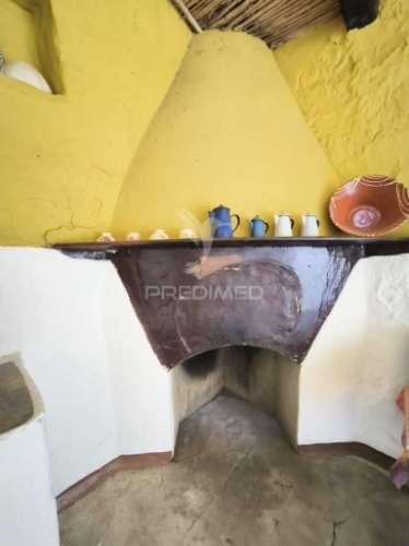 Casa tipicamente alentejana (para restaurar) com 2 quartos