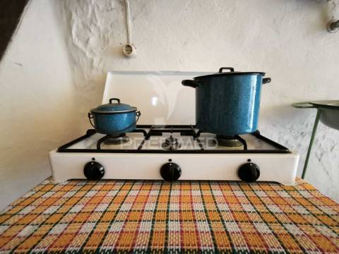 Casa tipicamente alentejana (para restaurar) com 2 quartos