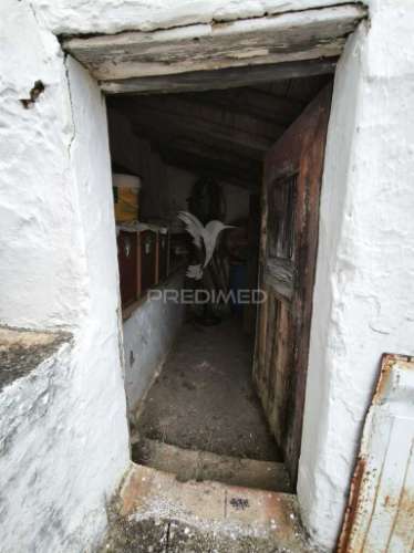 Casa tipicamente alentejana (para restaurar) com 2 quartos