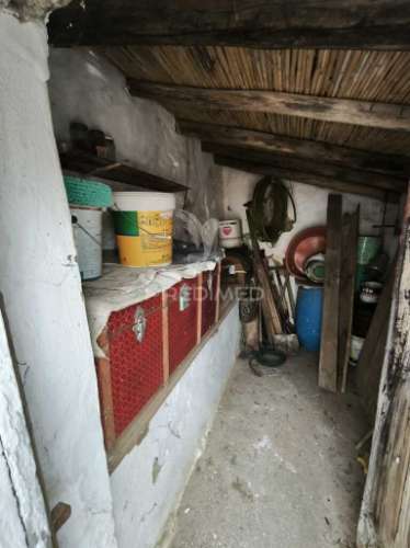 Casa tipicamente alentejana (para restaurar) com 2 quartos