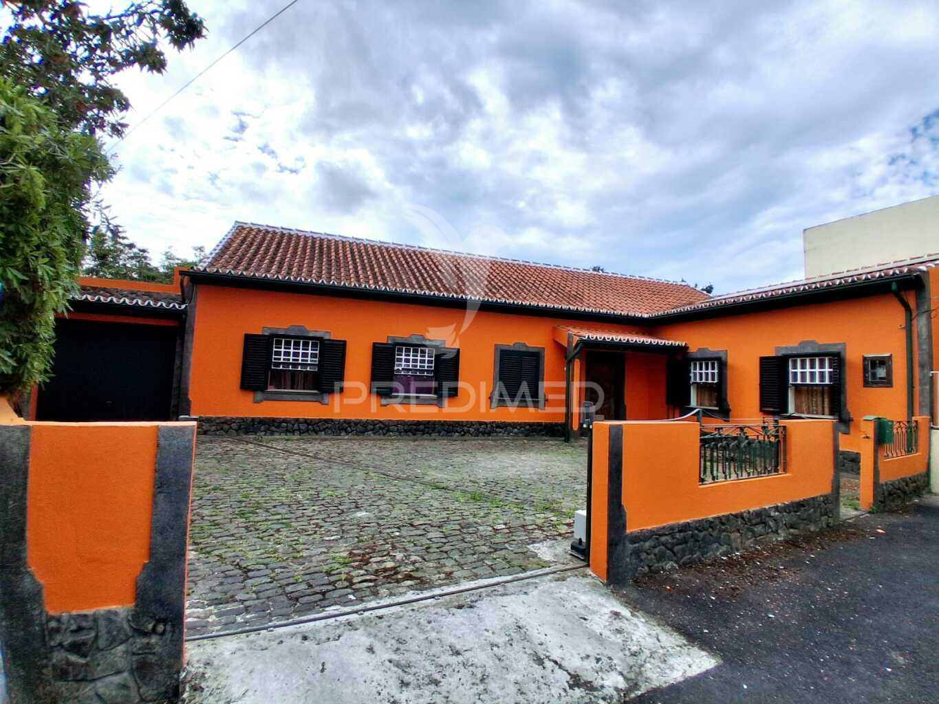 Casa t4 pronta a entrar | são pedro | angra do heroísmo