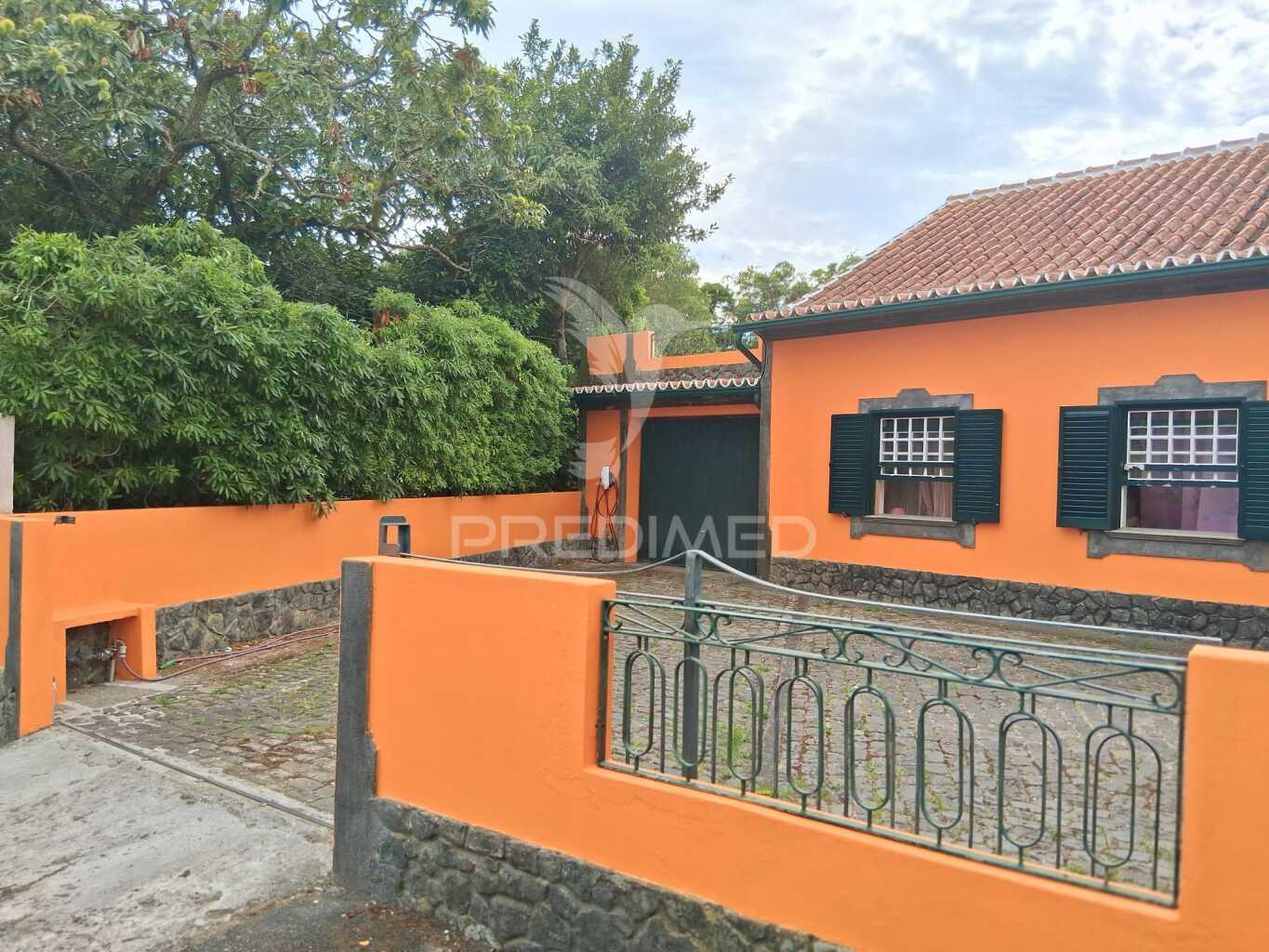 Casa t4 pronta a entrar | são pedro | angra do heroísmo