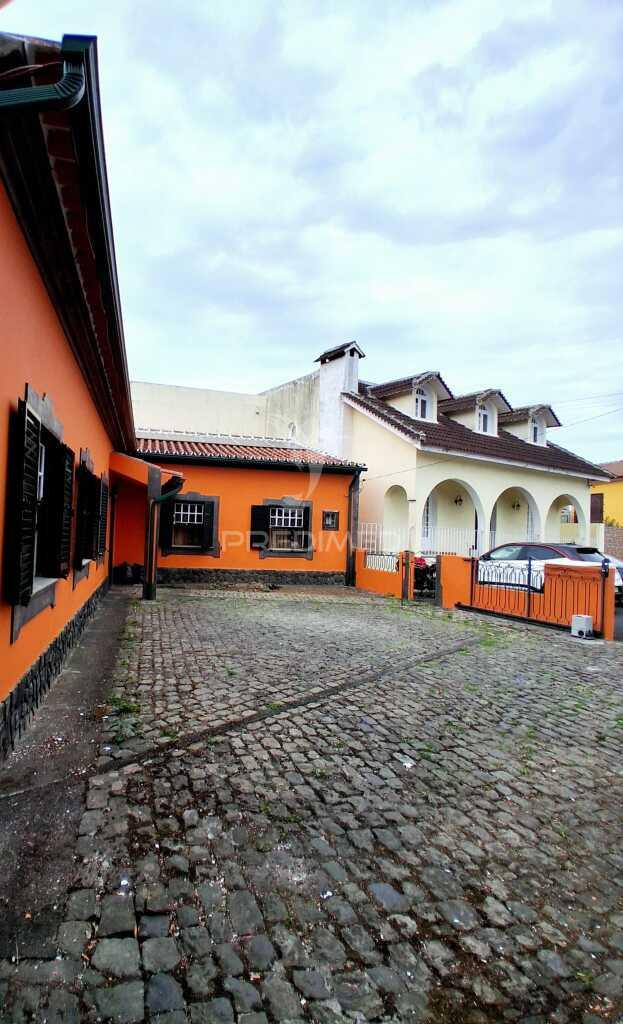 Casa t4 pronta a entrar | são pedro | angra do heroísmo