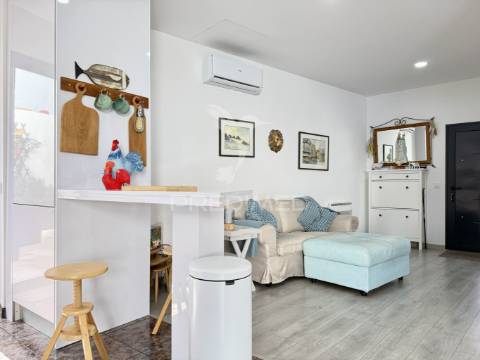 Moradia v3 totalmente reconstruida e piscina