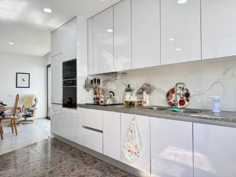 Moradia v3 totalmente reconstruida e piscina