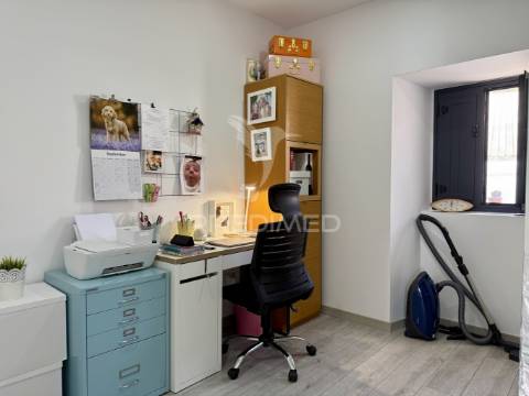 Moradia v3 totalmente reconstruida e piscina