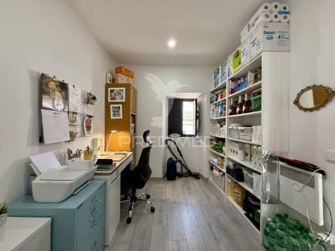 Moradia v3 totalmente reconstruida e piscina