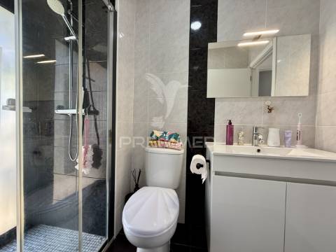 Moradia v3 totalmente reconstruida e piscina