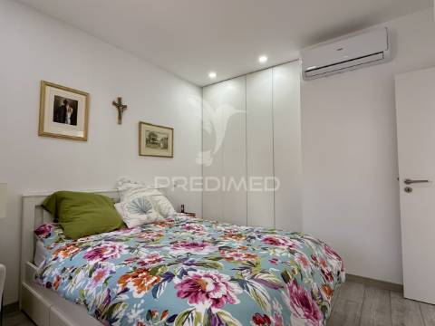 Moradia v3 totalmente reconstruida e piscina