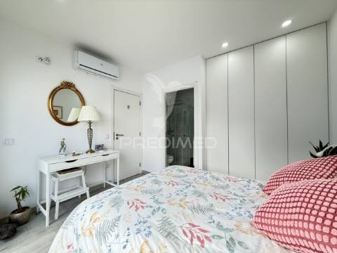 Moradia v3 totalmente reconstruida e piscina