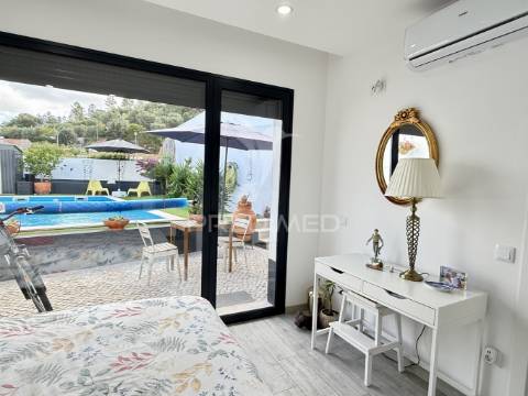 Moradia v3 totalmente reconstruida e piscina