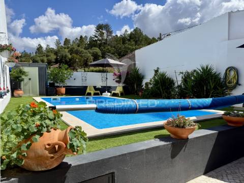 Moradia v3 totalmente reconstruida e piscina