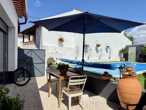 Moradia v3 totalmente reconstruida e piscina