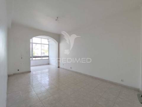 Apartamento t2 em oeiras / remodelado