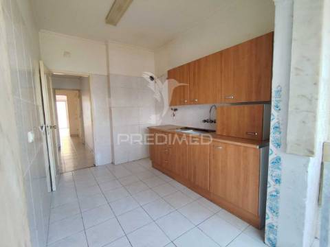 Apartamento t2 em oeiras / remodelado
