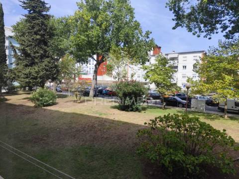 Apartamento t2 em oeiras / remodelado