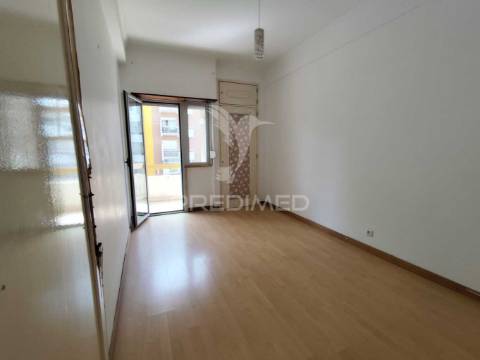 Apartamento t2 em oeiras / remodelado
