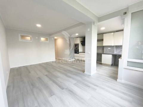 Apartamento t2 em oeiras / remodelado