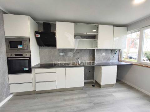 Apartamento t2 em oeiras / remodelado