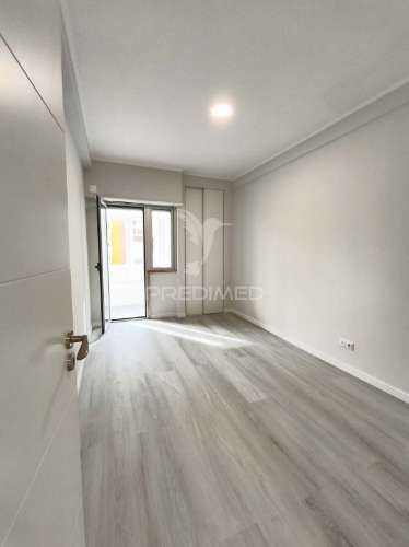 Apartamento t2 em oeiras / remodelado