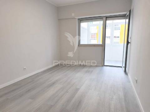 Apartamento t2 em oeiras / remodelado