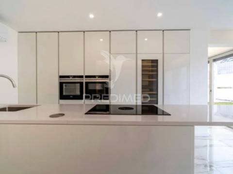 Vende-se moradia t3 nova 4 frentes leça palmeira