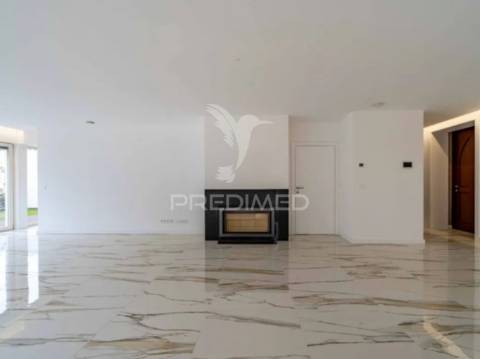 Vende-se moradia t3 nova 4 frentes leça palmeira