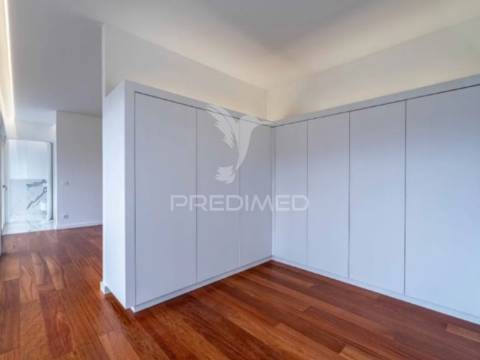 Vende-se moradia t3 nova 4 frentes leça palmeira