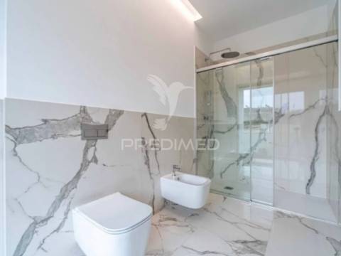 Vende-se moradia t3 nova 4 frentes leça palmeira