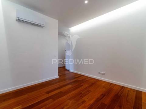 Vende-se moradia t3 nova 4 frentes leça palmeira