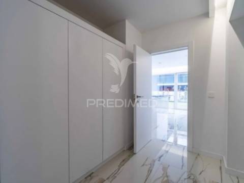 Vende-se moradia t3 nova 4 frentes leça palmeira