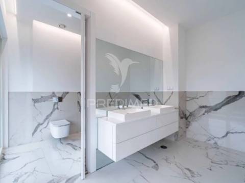 Vende-se moradia t3 nova 4 frentes leça palmeira