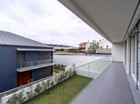 Vende-se moradia t3 nova 4 frentes leça palmeira