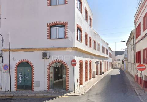 Loja em centro comercial - grândola