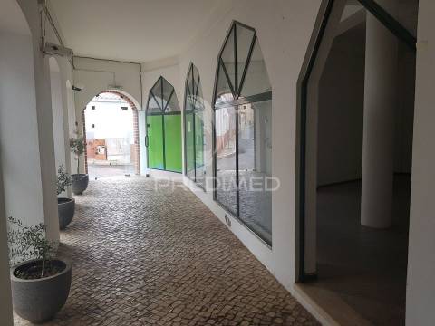 Loja em centro comercial - grândola