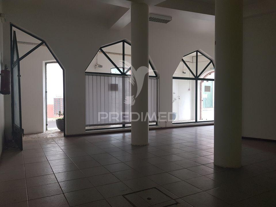 Loja em centro comercial - grândola