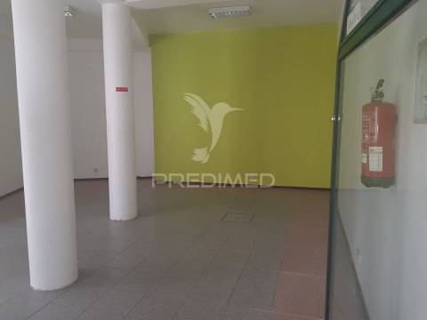 Loja em centro comercial - grândola