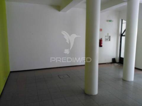 Loja em centro comercial - grândola