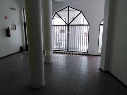 Loja em centro comercial - grândola