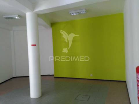 Loja em centro comercial - grândola